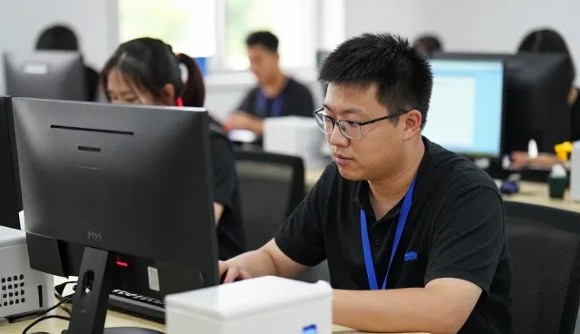 线上店铺运营让高峰期运行应用更加便捷